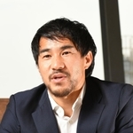 昨年８月に神戸を訪れた際、地元兵庫への思いを語った岡崎慎司選手＝神戸市中央区