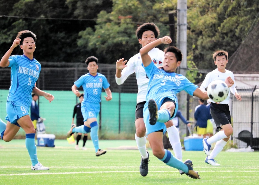 神戸新聞next スポーツ 県高校サッカー選手権第２日 関学 神戸弘陵など１６強 報徳は敗退