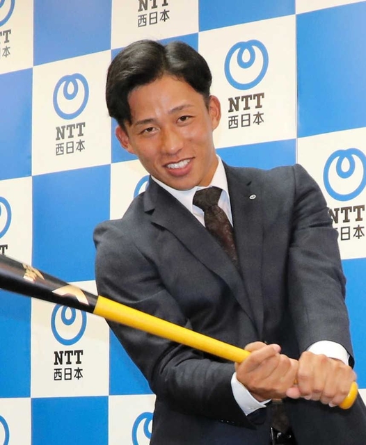 ソフトバンクに４位指名され、飛躍を誓うＮＴＴ西日本の野村勇内野手＝１１日、大阪市中央区