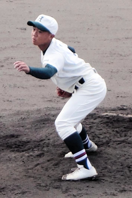 ４強入りを決めた報徳の選手＝あじさいスタジアム北神戸（兵庫県中体連軟式野球部提供）