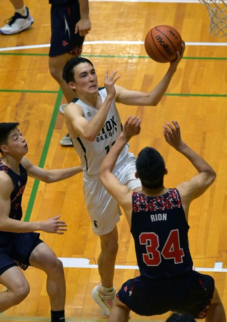 ６月の兵庫県高校総体では報徳をけん引したテーブス流河。目標はＮＢＡ入りだ＝西宮市の県立総合体育館