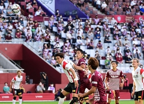 神戸-浦和　後半、神戸の武藤（中央）がヘディングシュートを決め、４-１とする（撮影・中西幸大）