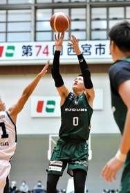 西宮-佐賀　第２クオーター、シュートを放つ西宮の川村（Ｃ）B.LEAGUE