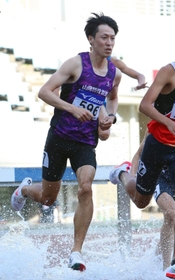 全日本実業団対抗選手権の男子３０００メートル障害に出場した篠藤淳（山陽特殊製鋼）＝９月２５日、大阪市東住吉区、ヤンマースタジアム長居