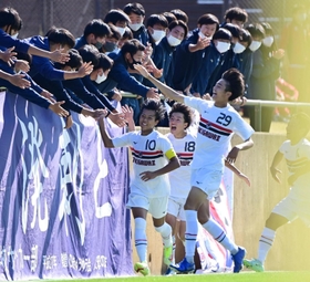 神戸新聞next スポーツ 神戸弘陵 滝川第二 芦屋学園 相生学院が４強進出 県高校サッカー準々決勝