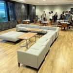 【写真４】２階にはリラックスルーム。選手、スタッフの関係を深める＝神戸市東灘区御影浜町