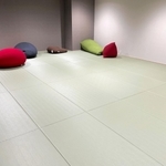 【写真５】リラックスルームに直結した睡眠スペース。２部練習の間など心身を休められる＝神戸市東灘区御影浜町