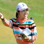 プロアマ戦で笑顔を見せる古江彩佳＝20日、三木市マスターズＧＣ