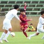 琴丘－神戸弘陵　後半、神戸弘陵の田中祉がゴールを決め、３-０とする＝洲本市五色町、アスパ五色（撮影・辰巳直之）