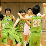 女子準決勝・神戸龍谷-三田松聖　決勝進出を決めて喜ぶ三田松聖メンバー