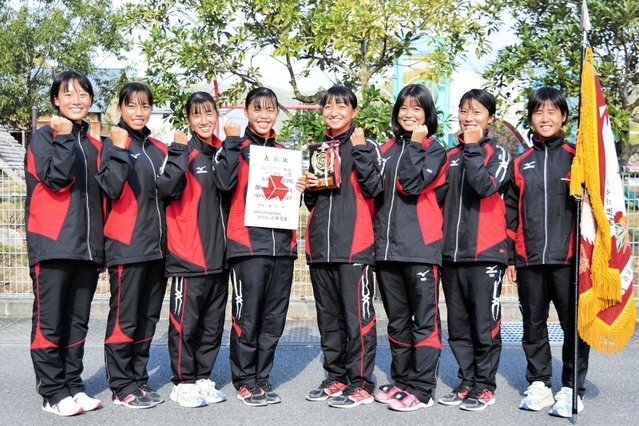 西播地区予選会で初優勝を果たし、県大会へ勢いに乗る女子・龍野北のメンバー＝１０月２３日、上郡町苔縄
