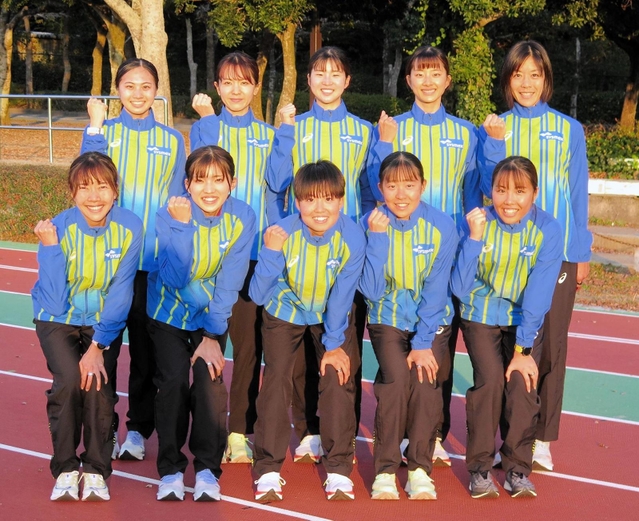 全日本実業団対抗女子駅伝に出場するシスメックスのメンバー＝神戸市北区