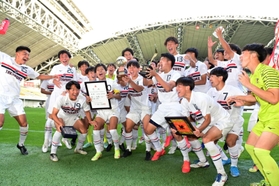 兵庫県予選を４年ぶりに制し、全国高校選手権出場を決めた滝川第二イレブン