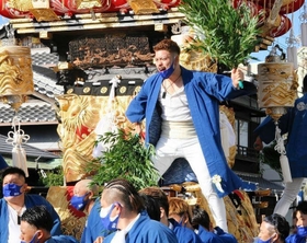 西垂水青年会の一員として祭りを盛り上げる安木優希也＝１０月、神戸市垂水区（ＳＵＮ-ＲＩＳＥジム提供）