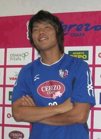 Ｕ-２２日本代表に選出されて満面の笑みを浮かべるＣ大阪時代の森島康仁＝２００７年８月、セレッソ大阪クラブハウス
