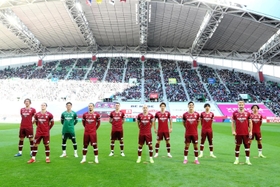 ヴィッセル神戸の新ユニホームを着用し、ホーム最終戦に臨むヴィッセル神戸の先発メンバー＝11月27日、ノエビアスタジアム神戸