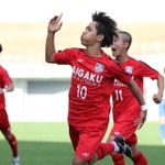 芦屋学園－相生学院　後半、決勝点を決めて駆け出す相生学院の福井悠人（１０）＝三木総合防災公園陸上競技場（撮影・小林良多）