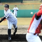 グローリーーみらくるえーす　５回を無安打無失点に抑えたグローリーの福本（左）