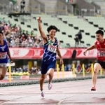 日本選手権男子１００メートル決勝　１０秒１５で初優勝した多田修平（中央）。東京五輪代表に決まった＝６月２５日、ヤンマースタジアム長居