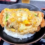 阪神の佐藤輝が愛するカツ丼＝西宮市荒木町、「はづき」