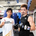 試合に向けて必勝を期す川崎智輝（左）と安木優希也＝神戸市垂水区のＳＵＮ-ＲＩＳＥジム