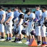 啓明－立命館宇治　惜敗し、肩を落とす啓明の選手たち＝京都市の宝が池球技場