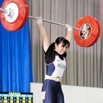 女子４５キロ級を制した羽藤美優（日本ウエイトリフティング協会提供）
