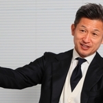今季のここまでのプレーを振り返り、胸中を語る横浜ＦＣの三浦知良（撮影・鈴木雅之）