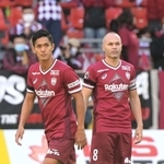 神戸-横浜Ｍ　お披露目されたヴィッセル神戸の新ユニホーム＝27日午後、ノエビアスタジアム神戸（撮影・秋山亮太）