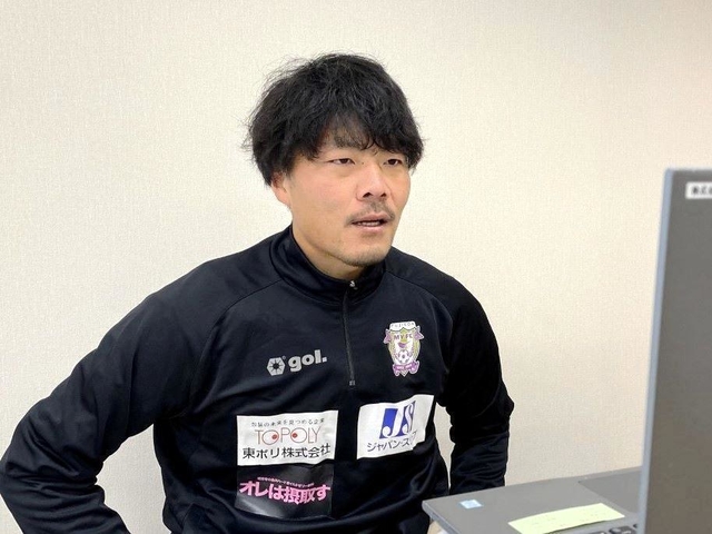 オンライン取材で現役生活を振り返るＪ３藤枝ＭＹＦＣのＦＷ森島康仁（クラブ提供）