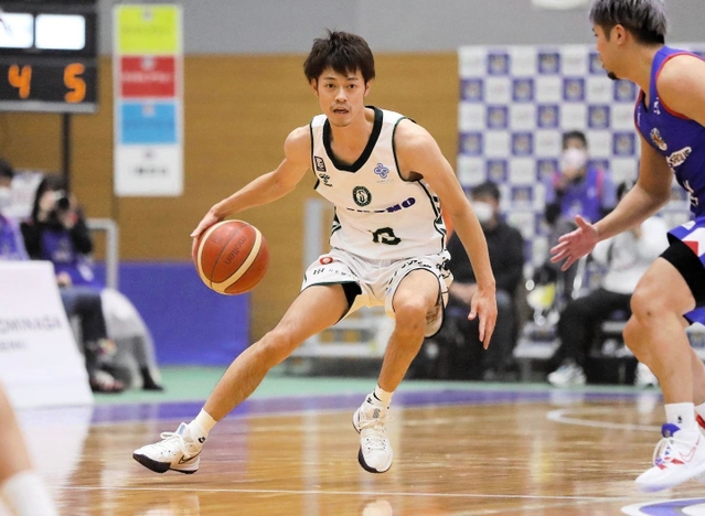ＦＥ名古屋-西宮　第１クオーター、ドリブルで攻める西宮の道原（Ｃ）B.LEAGUE