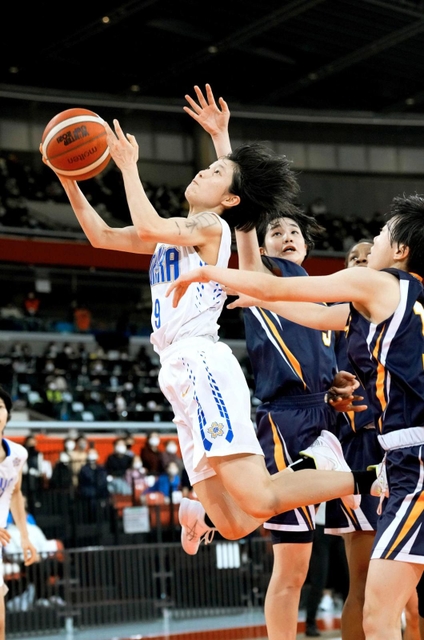 桜花学園－京都精華学園　第４クオーター、シュートを放つ桜花学園・横山