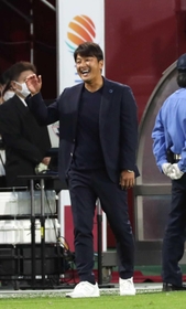 就任２季目の今季、状況に応じて柔軟にチームづくりを進めた三浦淳寛監督＝１１月６日、ノエビアスタジアム神戸