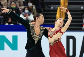 アイスダンス・フリー　息の合った演技をする村元哉中（右）、高橋大輔組＝さいたまスーパーアリーナ（撮影・吉田敦史）