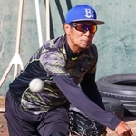 ブルペンで投げ込む久保康友投手＝三田市三輪