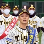 新主将に選出された阪神・坂本（撮影・田中太一）