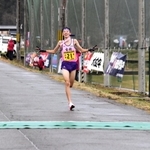 男子で兵庫勢最上位の２位でフィニッシュする宝殿のアンカー加藤璃久＝豊岡市日高町