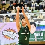西宮-山形　第１クオーター、シュートを決める西宮の浜高（Ｂリーグ提供）