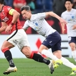 ３月の浦和レッズ戦で終盤に途中出場した横浜ＦＣの三浦知良。今季、Ｊ１での出場機会はこの１試合だけだった＝埼玉スタジアム