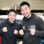 現役復帰を発表した元世界王者の山中竜也氏（右）と妹の山中菫＝大阪市のエディオンアリーナ大阪