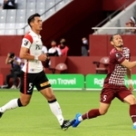 Ｊ１神戸への加入が確実となった浦和・槙野智章（左）＝６月６日、ノエビアスタジアム神戸