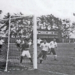 １９３５年の第１７回大会決勝で神戸一中（兵庫）は２-１で天王寺師範（大阪）を退け、優勝した（兵庫県サッカー協会７０年史より）