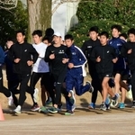 ２年ぶりの都大路に向け、調整に余念がない男子・西脇工の選手ら＝西脇市の同校（撮影・中西幸大）