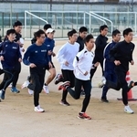 ２年ぶりの都大路に向け、調整に余念がない男子・西脇工の選手ら＝西脇市の同校（撮影・中西幸大）