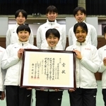 ６位入賞を果たした女子・須磨学園のメンバー＝２６日午後、京都市右京区、京都市体育館（撮影・坂井萌香）