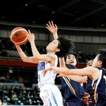 桜花学園－京都精華学園　第４クオーター、シュートを放つ桜花学園・横山