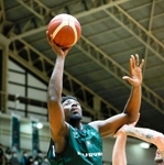 西宮-東京Ｚ　第１クオーター、シュートを決める西宮のムボジ（Ｃ）B.LEAGUE