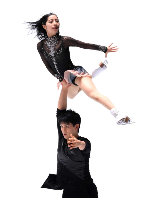 フィギュアスケートＮＨＫ杯　ペアフリー　息の合った演技を見せる三浦璃来、木原龍一組＝国立代々木競技場（撮影・堀内翔）