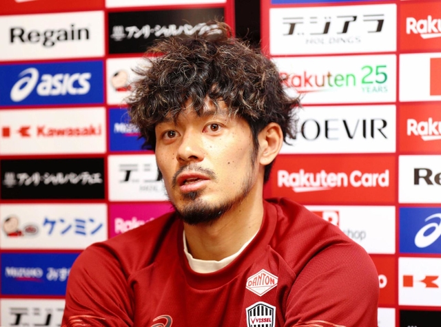 キャンプ練習後のオンライン取材に答える神戸のＭＦ山口＝和歌山県上富田スポーツセンターⓒＶＩＳＳＥＬ　ＫＯＢＥ