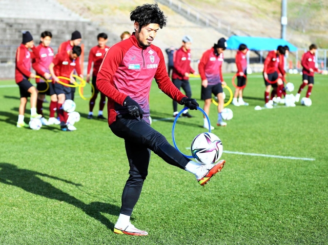 昨季のけがを受け、体のケアにも気を配りながら開幕に備える神戸のＭＦ山口＝和歌山県上富田スポーツセンターⓒＶＩＳＳＥＬ　ＫＯＢＥ